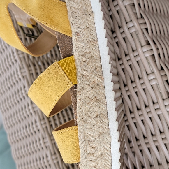 🤍Universal Thread Sandals - Picture 6 of 10